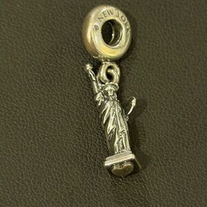 Pandora Silver New York Statue of Liberty Charm